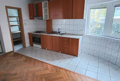Casă cu 4 camere cu Canalizare în Central - 18