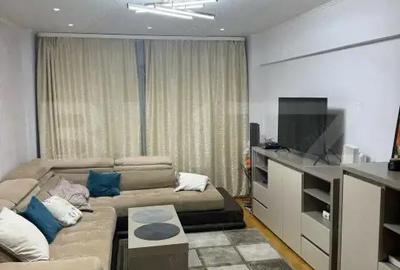 Apartament cu 4 camere decomandat, mobilat în Central