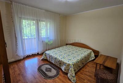 Apartament cu 3 camere decomandat în Răcădău