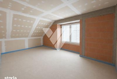 Casă cu 7 camere cu Teren 459 Mp în Central