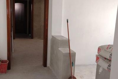 Apartament cu 3 camere semidecomandat în Central - 2