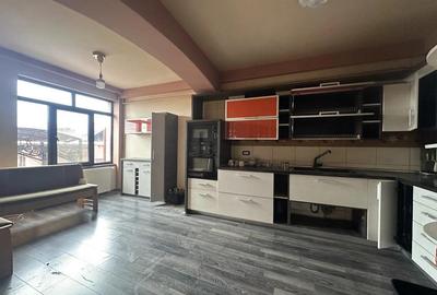 Casă cu 6 camere cu Teren 205 Mp în Central