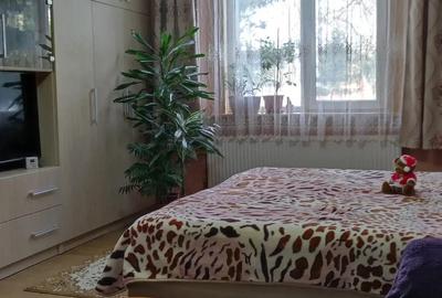 Vand apartament 2 camere central - 1