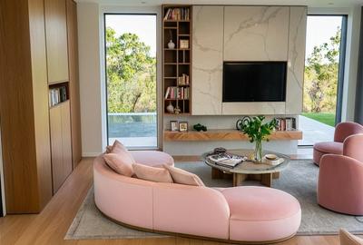 Casă cu 6 camere cu Garaj în Tamași