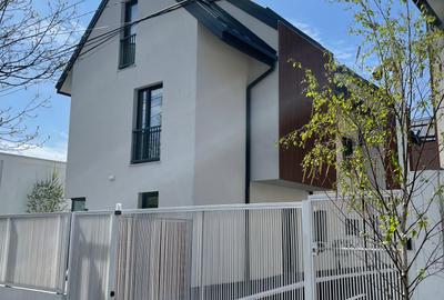 Casă cu 5 camere în Străulești