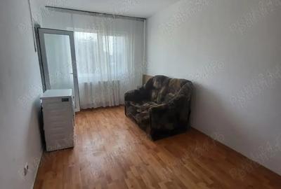 Proprietar vand apartament cu o camera, situat la etajul 3, in fata pie?ei din zona lipovei - 3