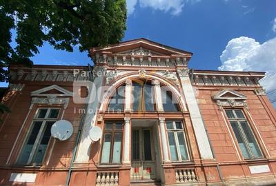 Casă individuală cu 8 camere cu Canalizare în Calea Călărașilor - 1