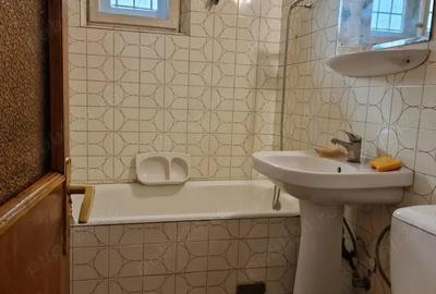 Vand casa zona 23 August - 8