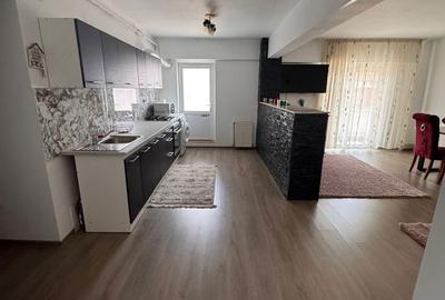 Apartament cu 3 camere decomandat în Coman - 4