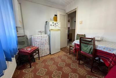 Apartament cu 4 camere semidecomandat, mobilat în Micro 8 - 9