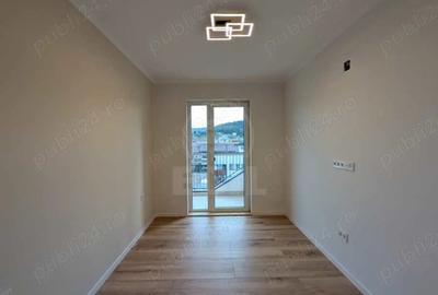 Apartament cu 3 camere semidecomandat în Central - 3