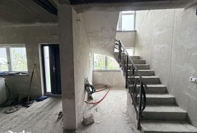 Casă cu 5 camere cu Teren 500 Mp în Bordei - 1