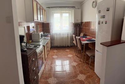 Apartament cu 3 camere semidecomandat în Central - 2