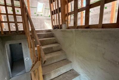 Casă individuală cu 8 camere cu Canalizare în Rahova - 27