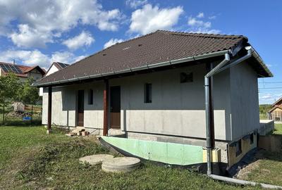 Casă cu 4 camere în Crinț - 1