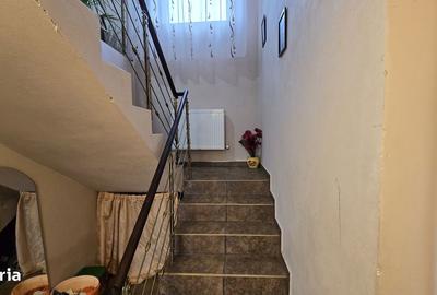 Casă cu 4 camere cu Teren 1000 Mp în Central - 2