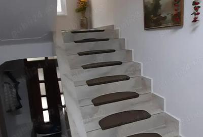 Vind casa cu etaj in centru Resita - 2