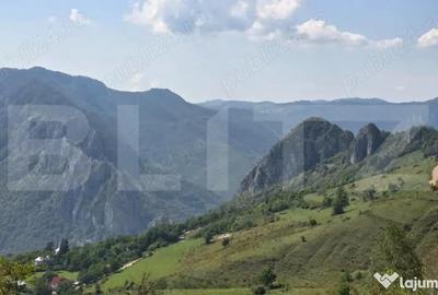 Teren de 4000 mp, în Central