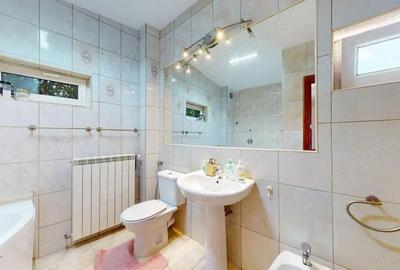 Casă cu 5 camere cu Teren 1200 Mp în Central