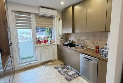 Apartament cu 3 camere decomandat în Drumul Taberei