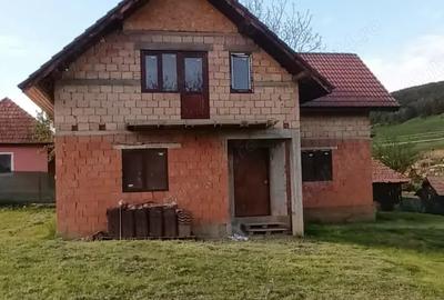 Vand casa cu mansarda la rosu. - 2