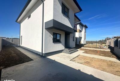 Casă cu 4 camere cu Canalizare în Central - 2