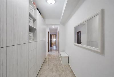 Apartament cu 2 camere decomandat, mobilat în Tractorul - 3