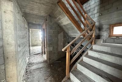 Casă cu 4 camere cu Teren 1842 Mp în Filiași - 6