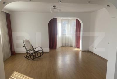 Casă cu 7 camere cu Teren 2000 Mp în Central - 12