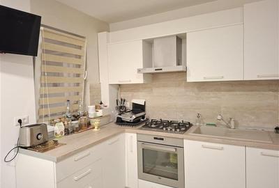 Apartament 2 camere, transformat in 3 camere, parter