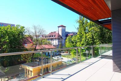 Apartament cu 4 camere decomandat în Kiseleff