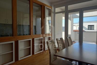 Penthouse cu 4 camere decomandat, mobilat în Lazaret