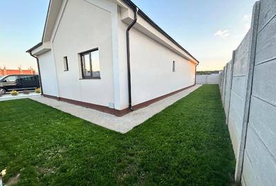 Casă individuală cu 3 camere cu Canalizare în Central - 3