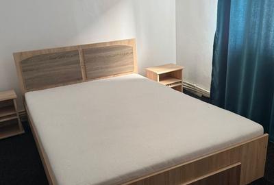 Apartament cu 2 camere semidecomandat, mobilat în Cetate