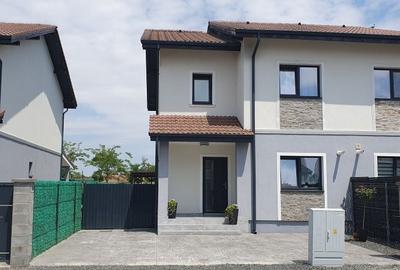 Casă cu 4 camere cu Teren 350 Mp în Covaci - 1