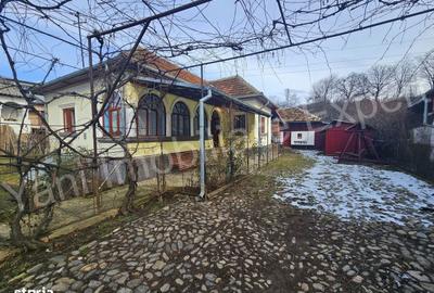 Casă cu 3 camere cu Teren 1378 Mp în Corbeni - 2