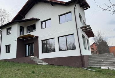 Casă cu 6 camere în Breaza de Sus - 2