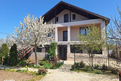 Casă cu 6 camere cu Teren 640 Mp în Somova - 1