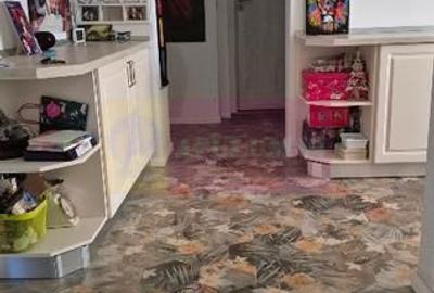 Apartament cu 3 camere decomandat în Centrul Civic - 2
