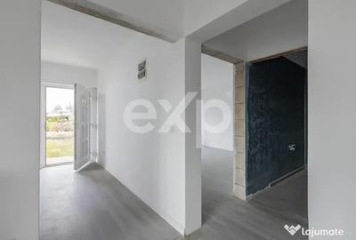 Casă cu 5 camere cu Teren 1553 Mp în Silagiu - 2