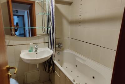 Apartament cu 2 camere semidecomandat, mobilat în 1 Mai - 10