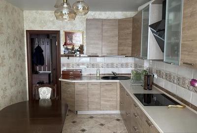 Apartament cu 3 camere decomandat în Lujerului