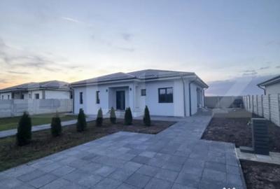 Casă cu 4 camere cu Teren 600 Mp în Pielești - 1