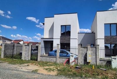 Casă cu 4 camere în Giroc