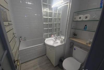 Apartament cu 2 camere decomandat în CET - 2