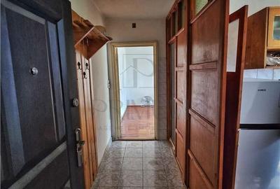 Apartament cu 2 camere semidecomandat în Girocului