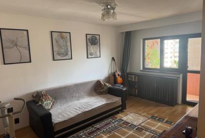 Apartament cu 3 camere decomandat în Tineretului