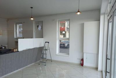Spațiu comercial, de 44 mp, în Nord - 16