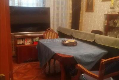 Apartament cu 4 camere decomandat în Calea București