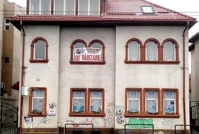 Casă cu 8 camere cu Canalizare în Centrul Civic - 1